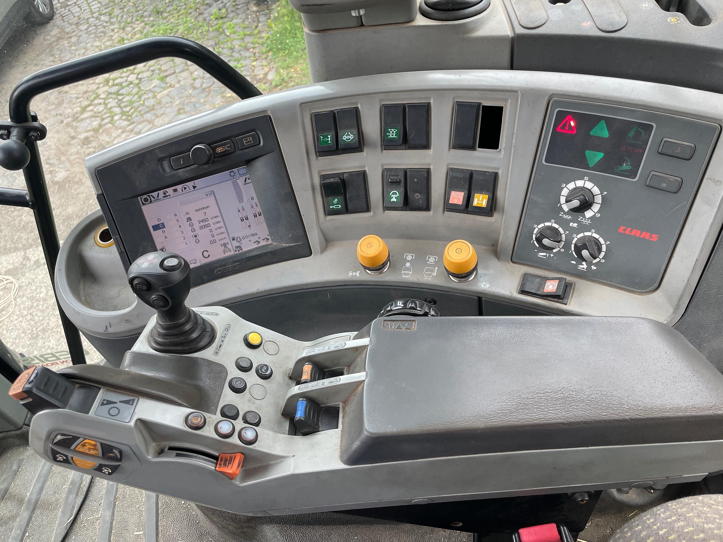 Tracteur Claas AXION 810 Cebis