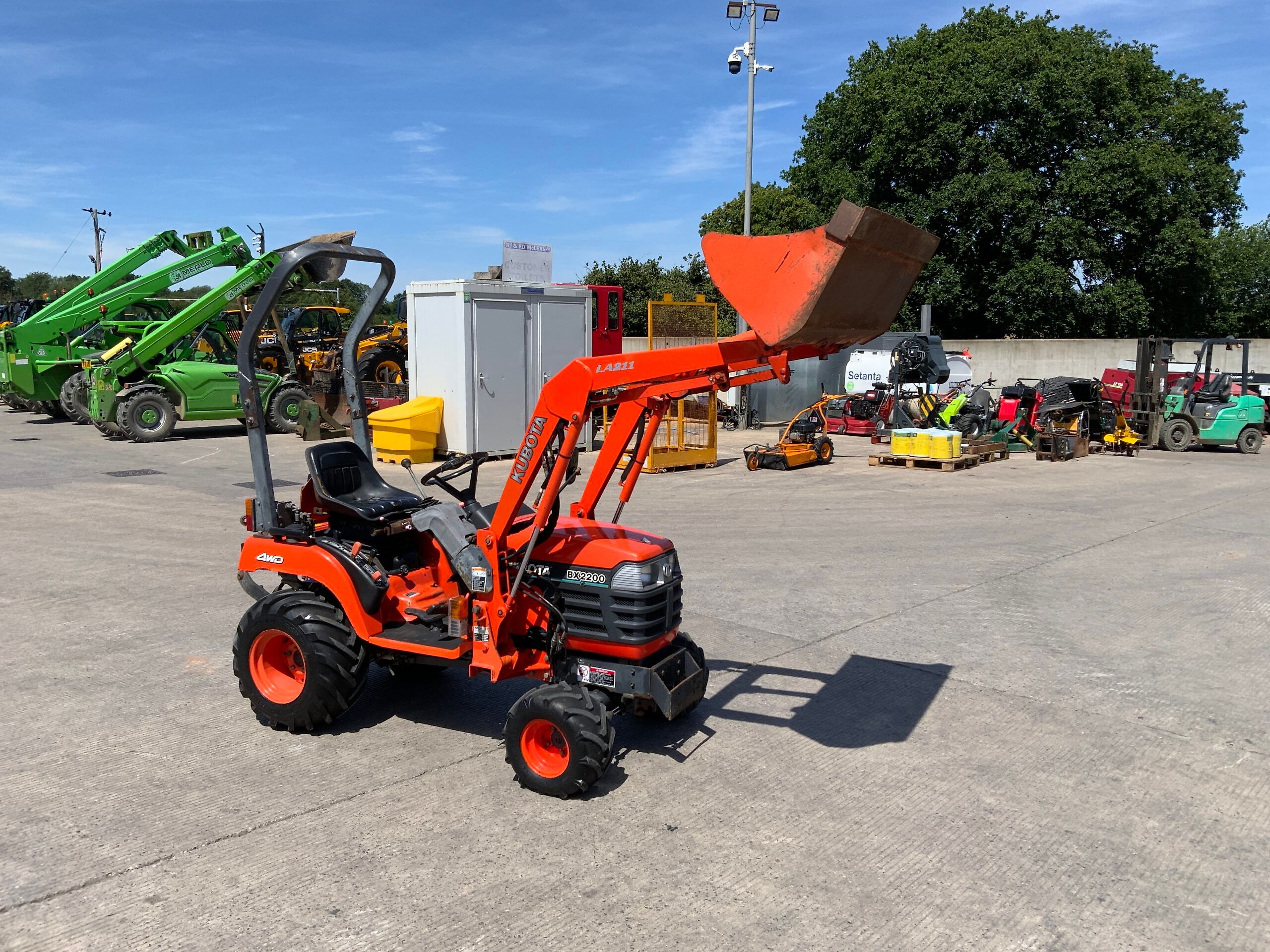 Tracteur Kubota BX2200 + Chargeur LA211