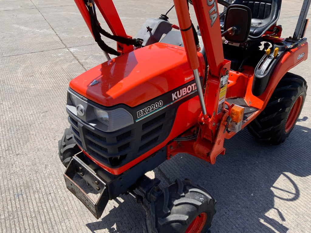 Tracteur Kubota BX2200 + Chargeur LA211