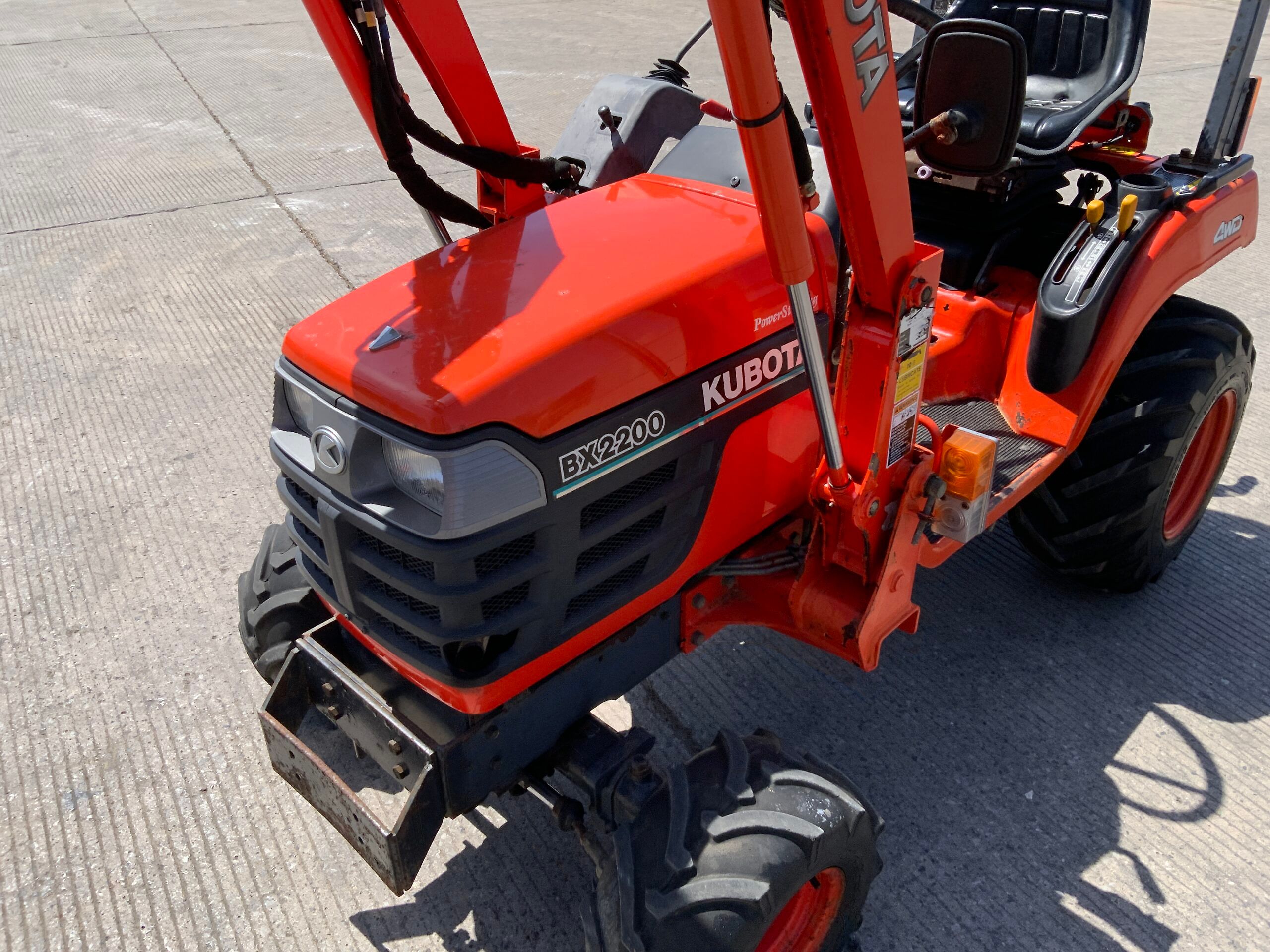 Tracteur Kubota BX2200 + Chargeur LA211