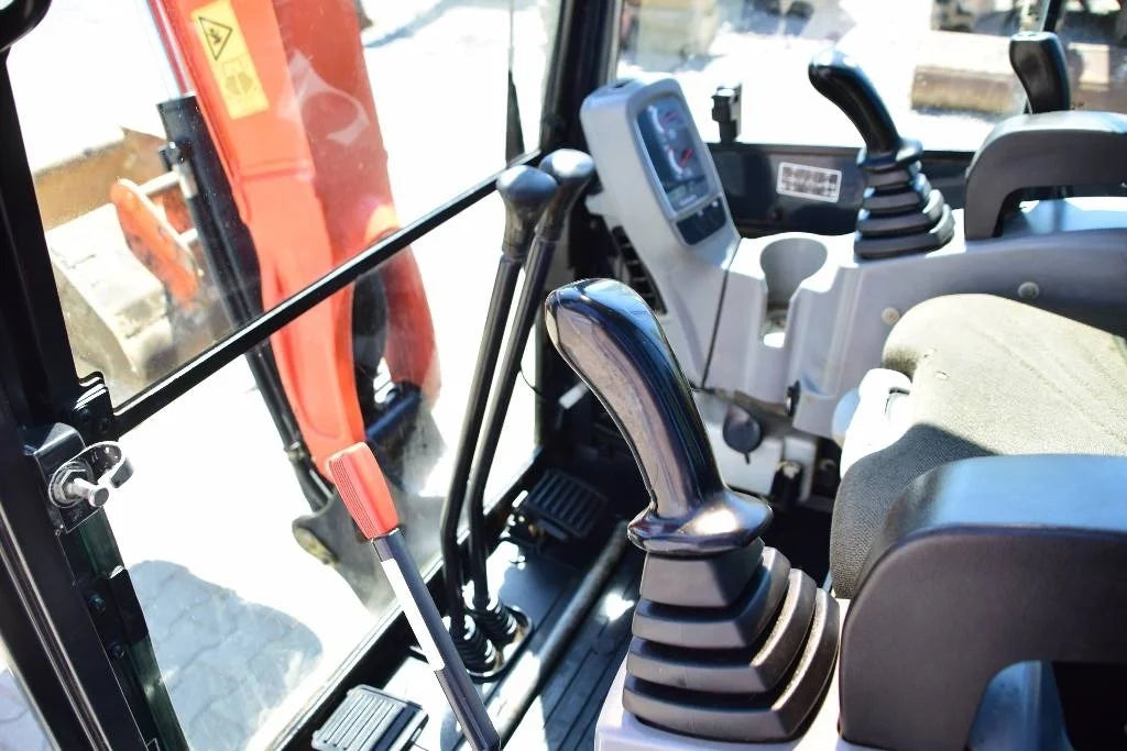 Mini Pelle Kubota U27-4 2,6 T+ 3 godets + Attache rapide