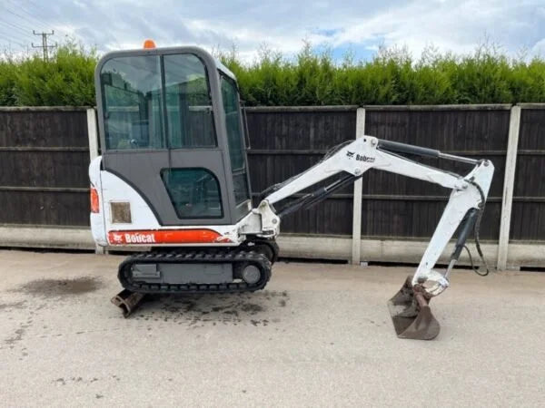 Mini Pelle Bobcat 320 1,6T + 3 godets