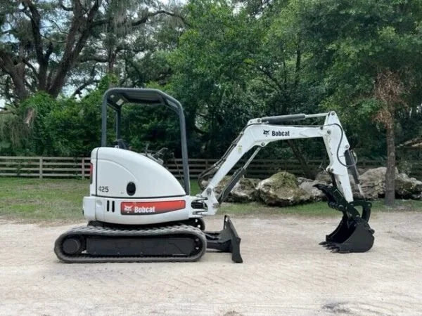 Mini Pelle Bobcat 425G 2,7T + 4 godets