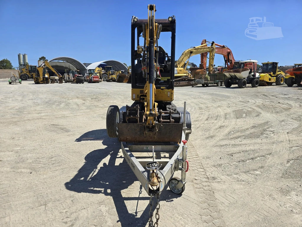 Mini Pelle Caterpillar 301.7CR 1,8 T + 3 godets + Remorque