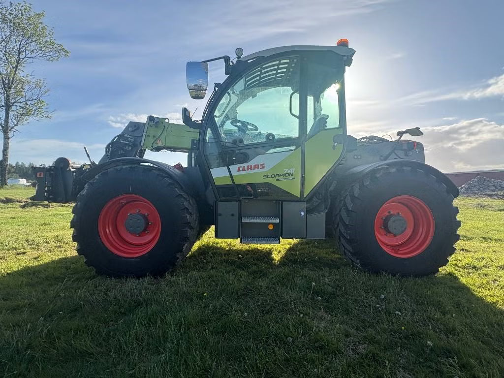 Tracteur CLAAS Scorpion 741 Varipower
