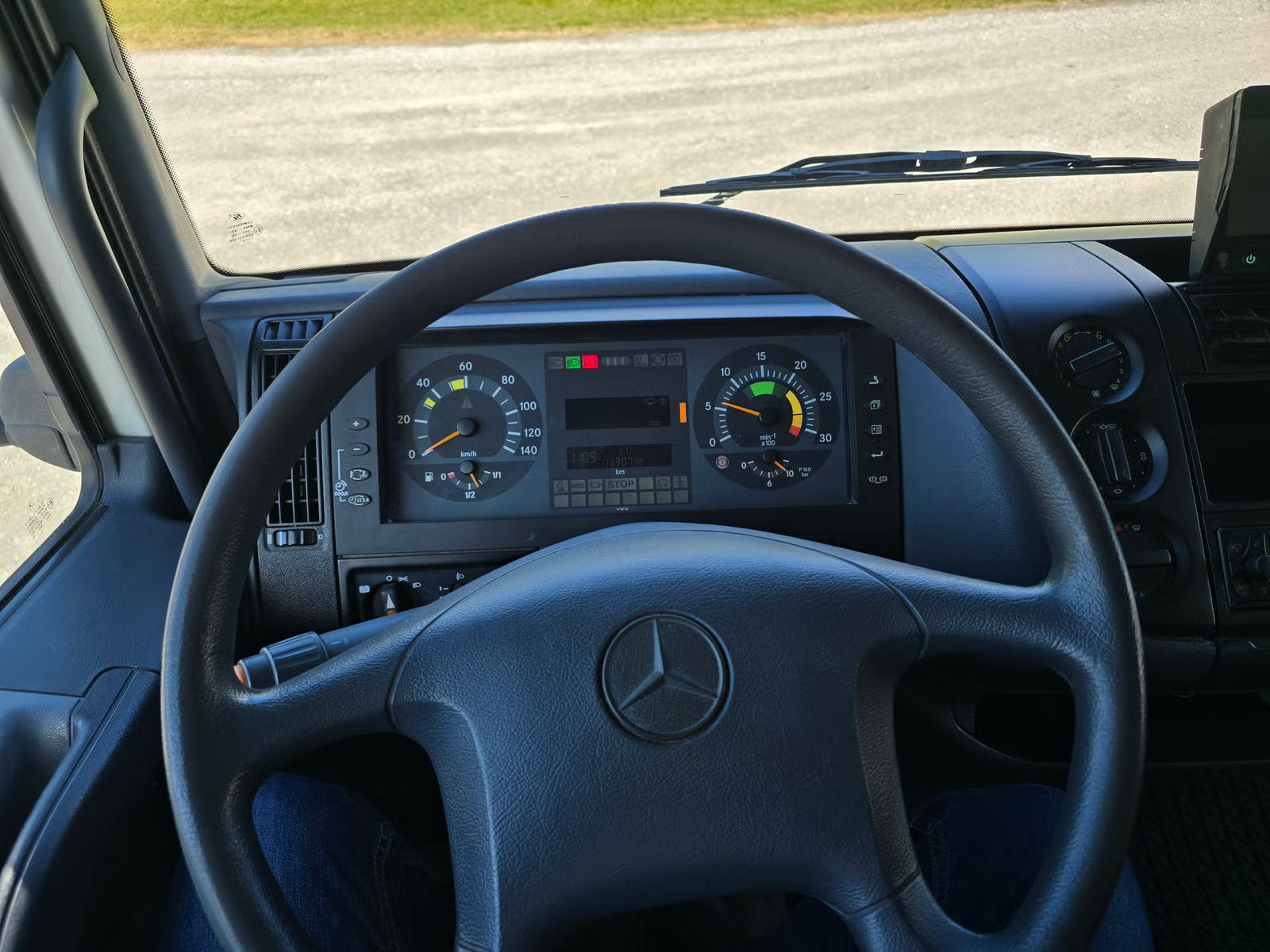 Camion Mercedes-Benz 818