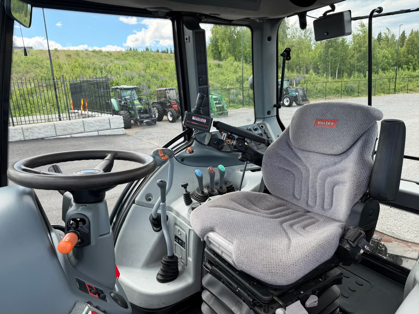 Tracteur Valtra N103