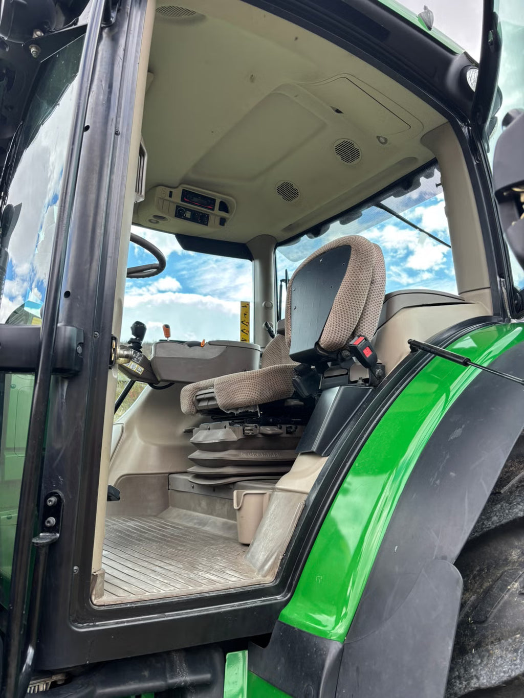 Trator John Deere 6150R