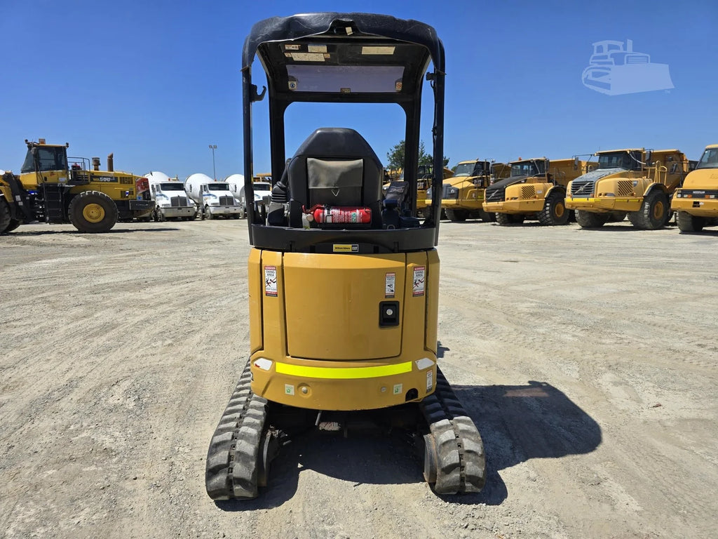 Mini Pelle Caterpillar 301.7CR 1,8 T + 3 godets + Remorque