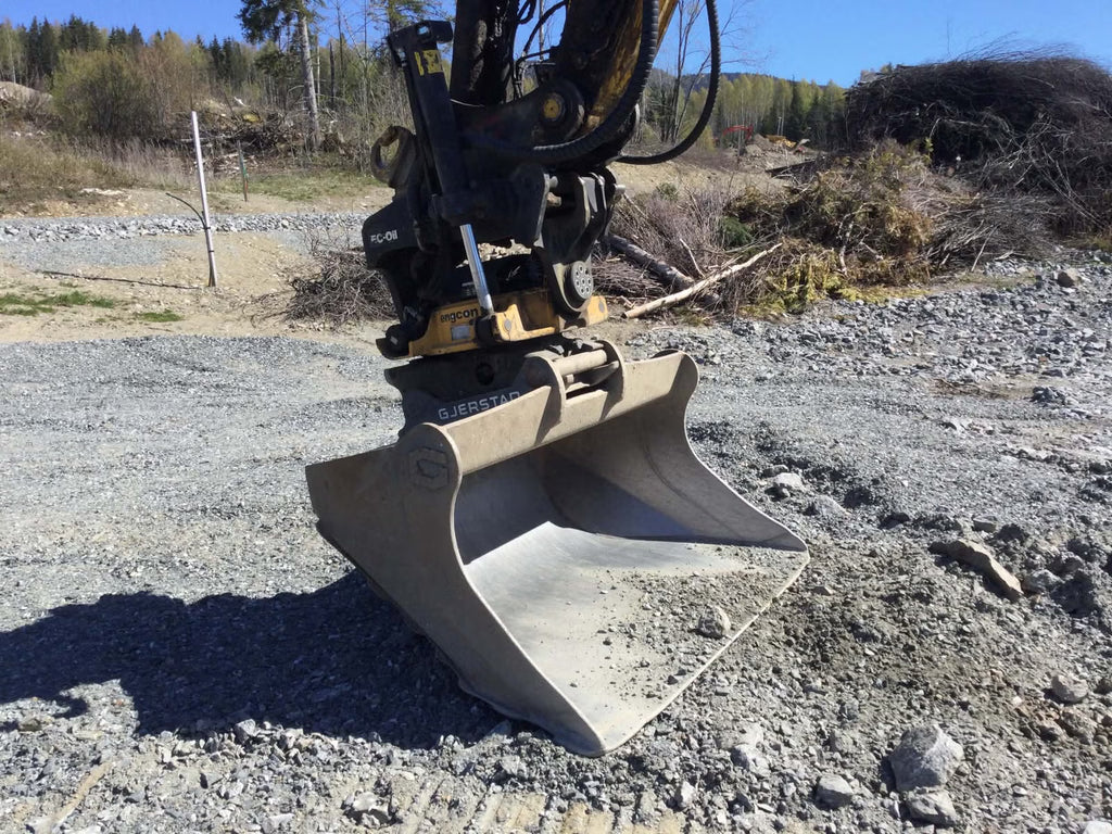 Pelle Komatsu PC240LC-11