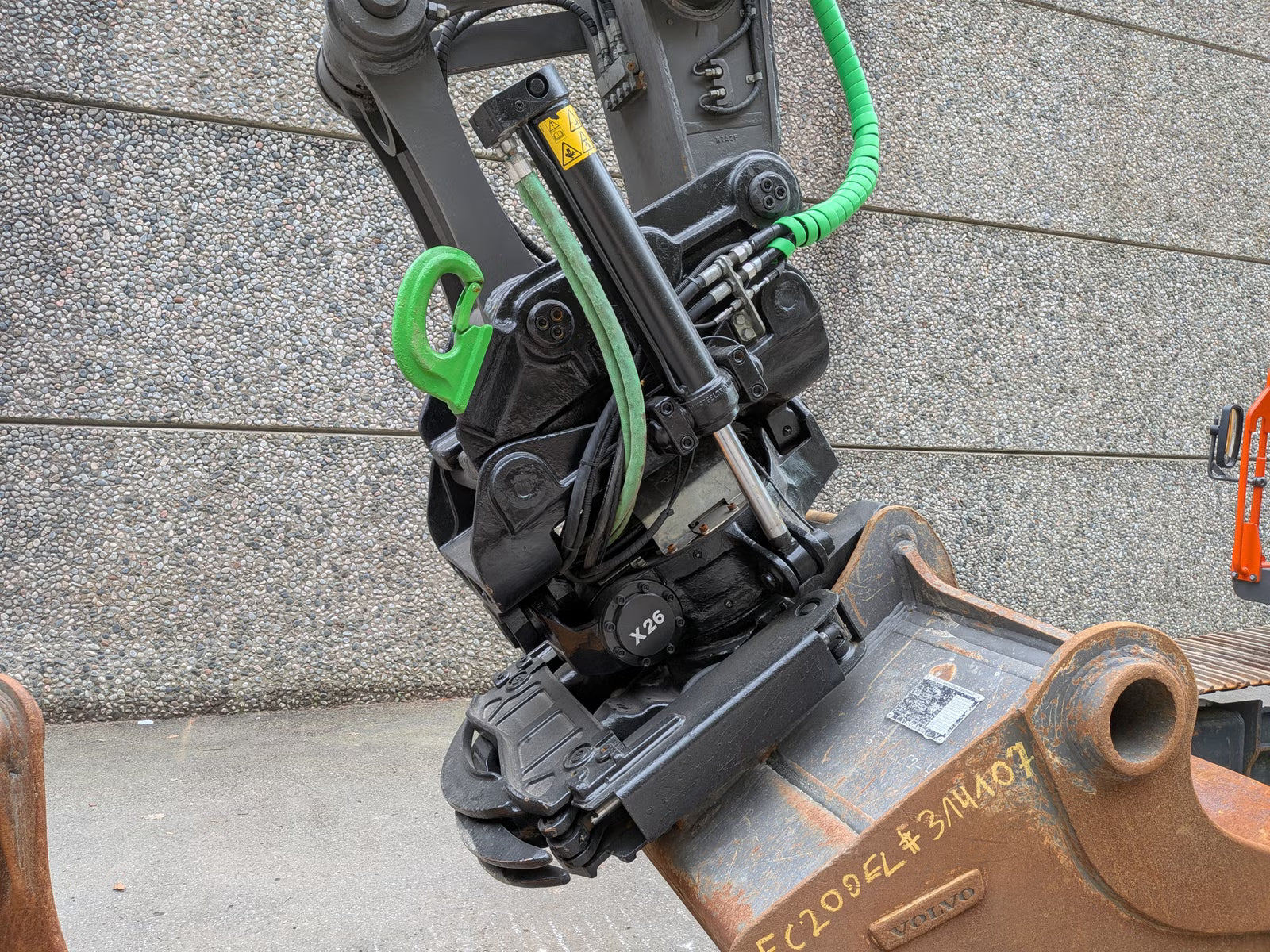 Pelle Volvo EC200E