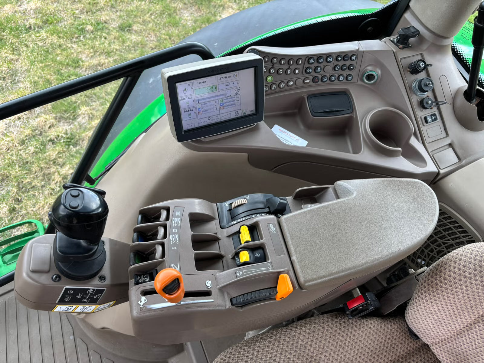 Trator John Deere 6150R