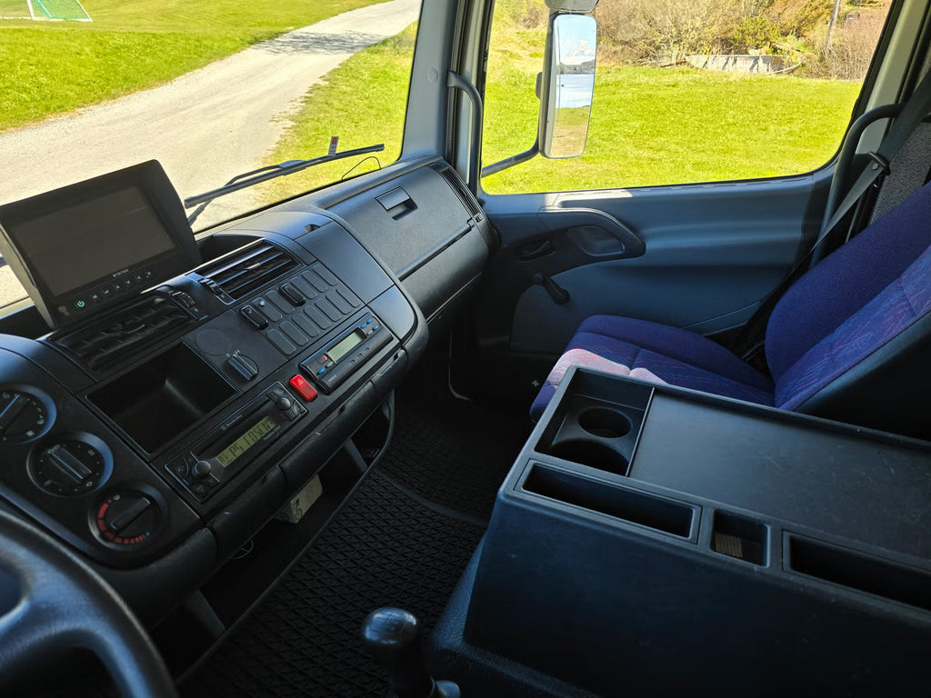 Camion Mercedes-Benz 818