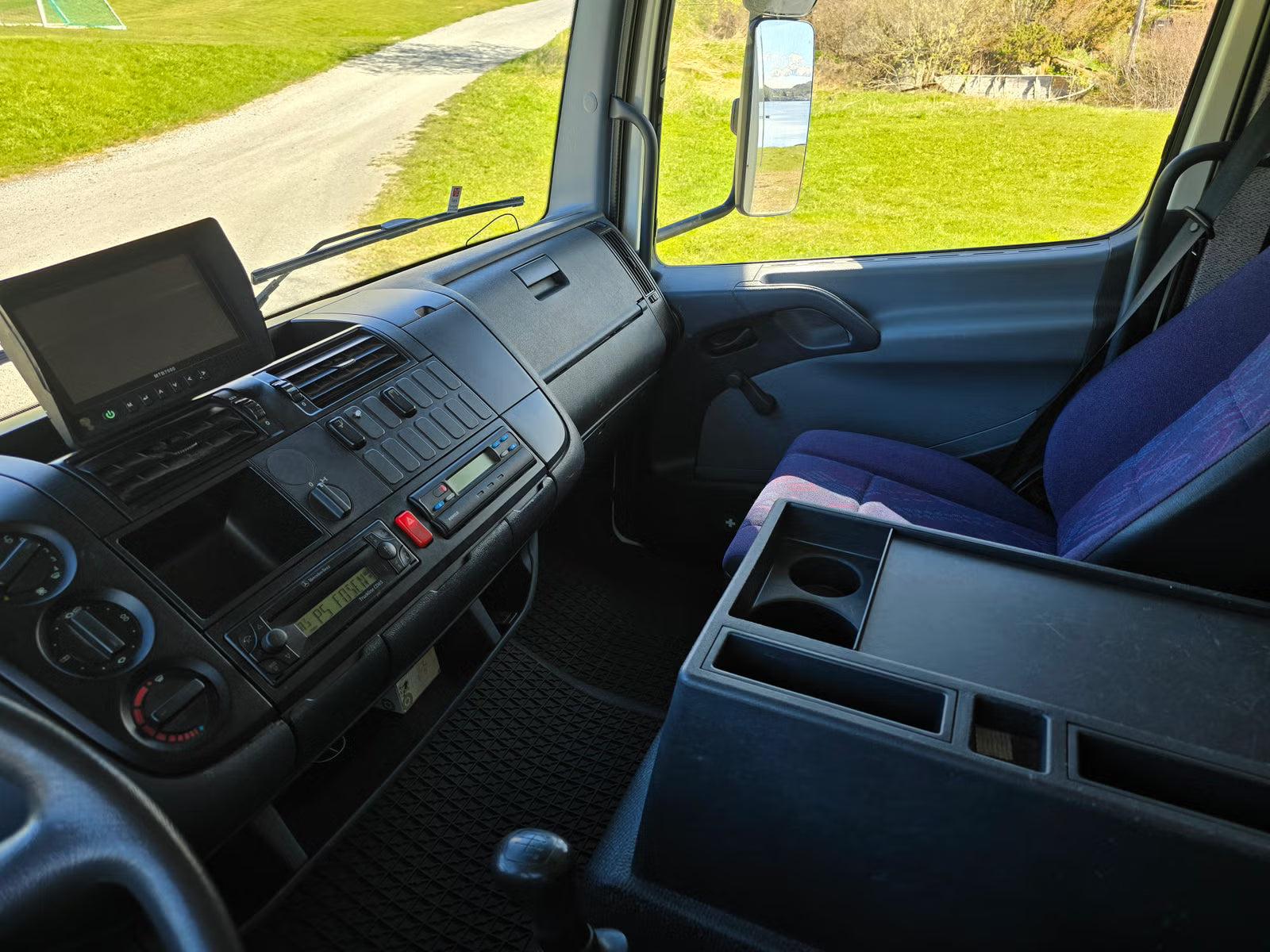 Camion Mercedes-Benz 818