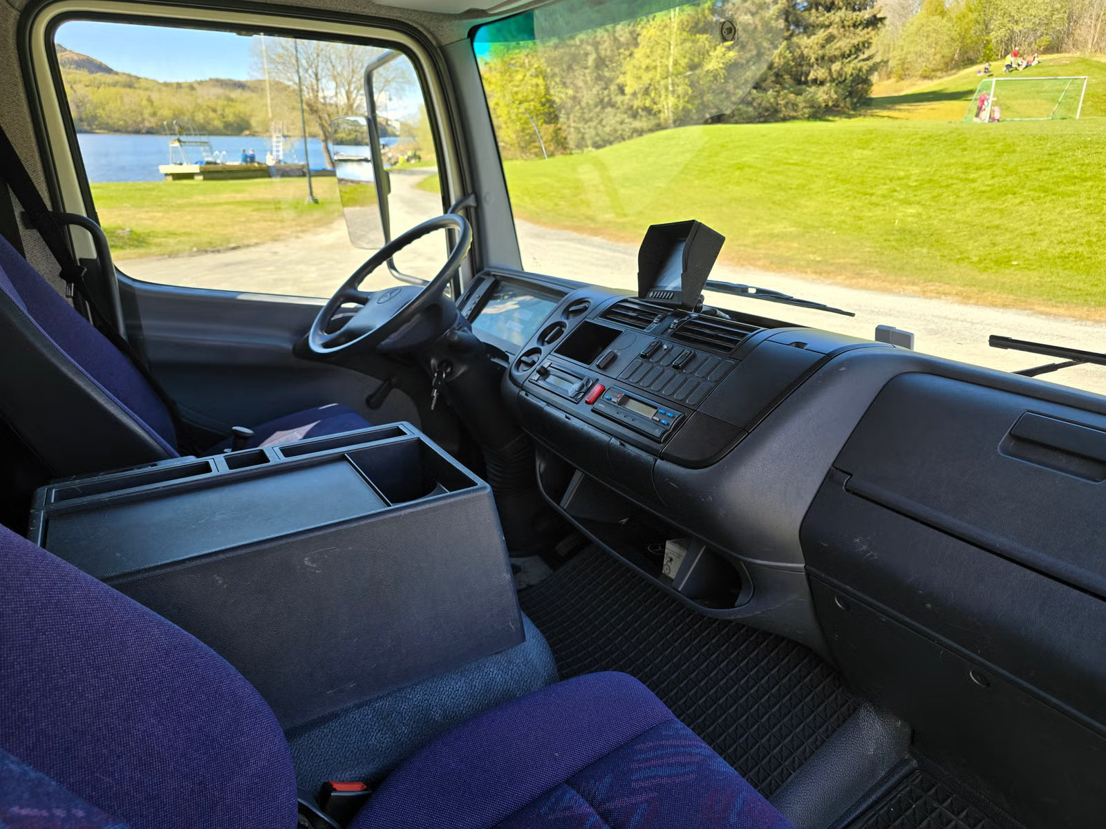 Camion Mercedes-Benz 818
