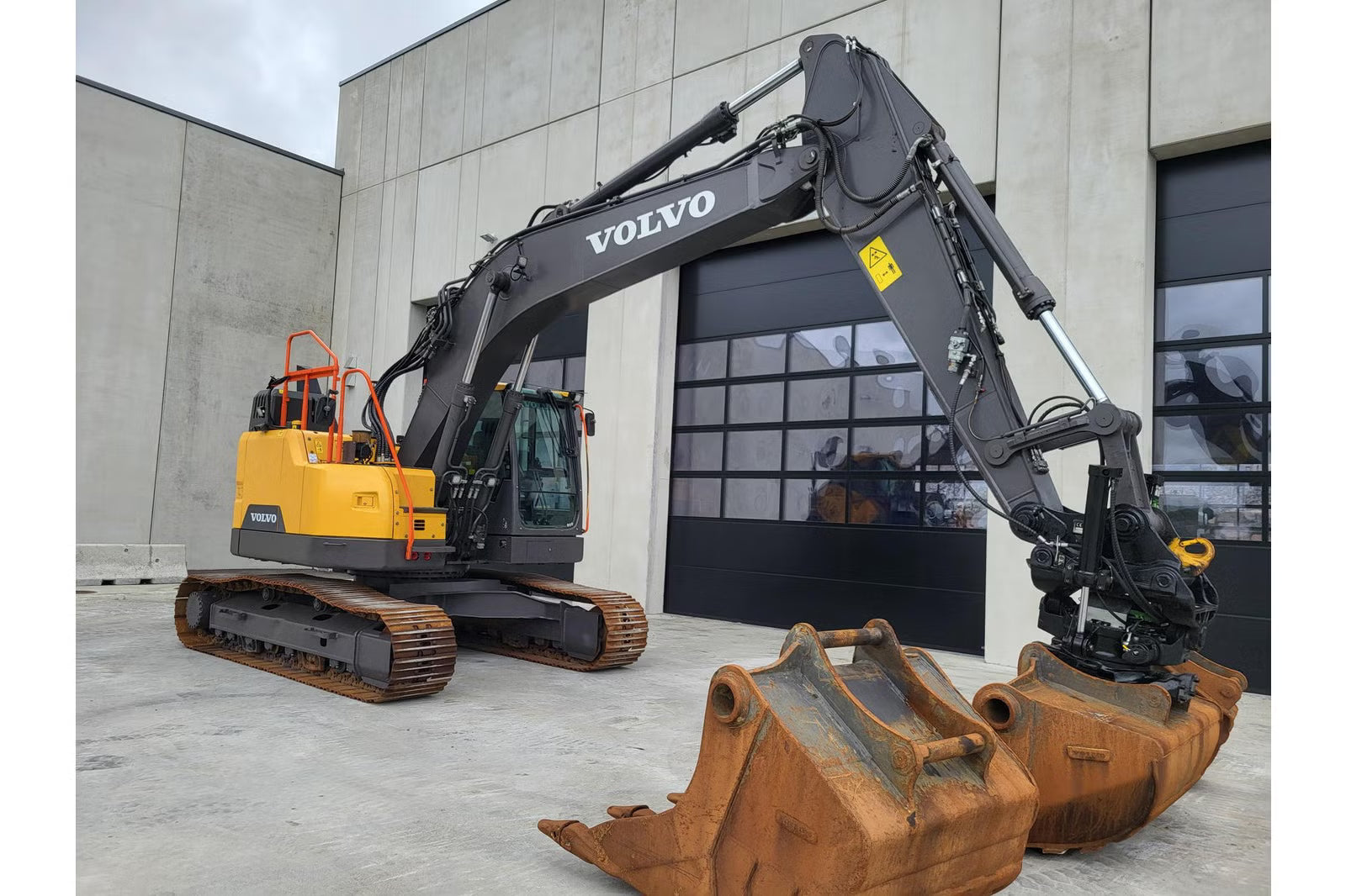 Pelle Volvo ECR235EL