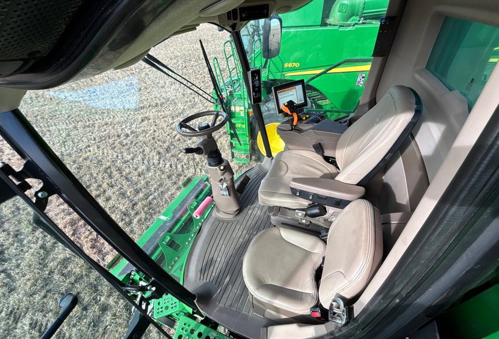 Moissonneuse-batteuse John Deere S770