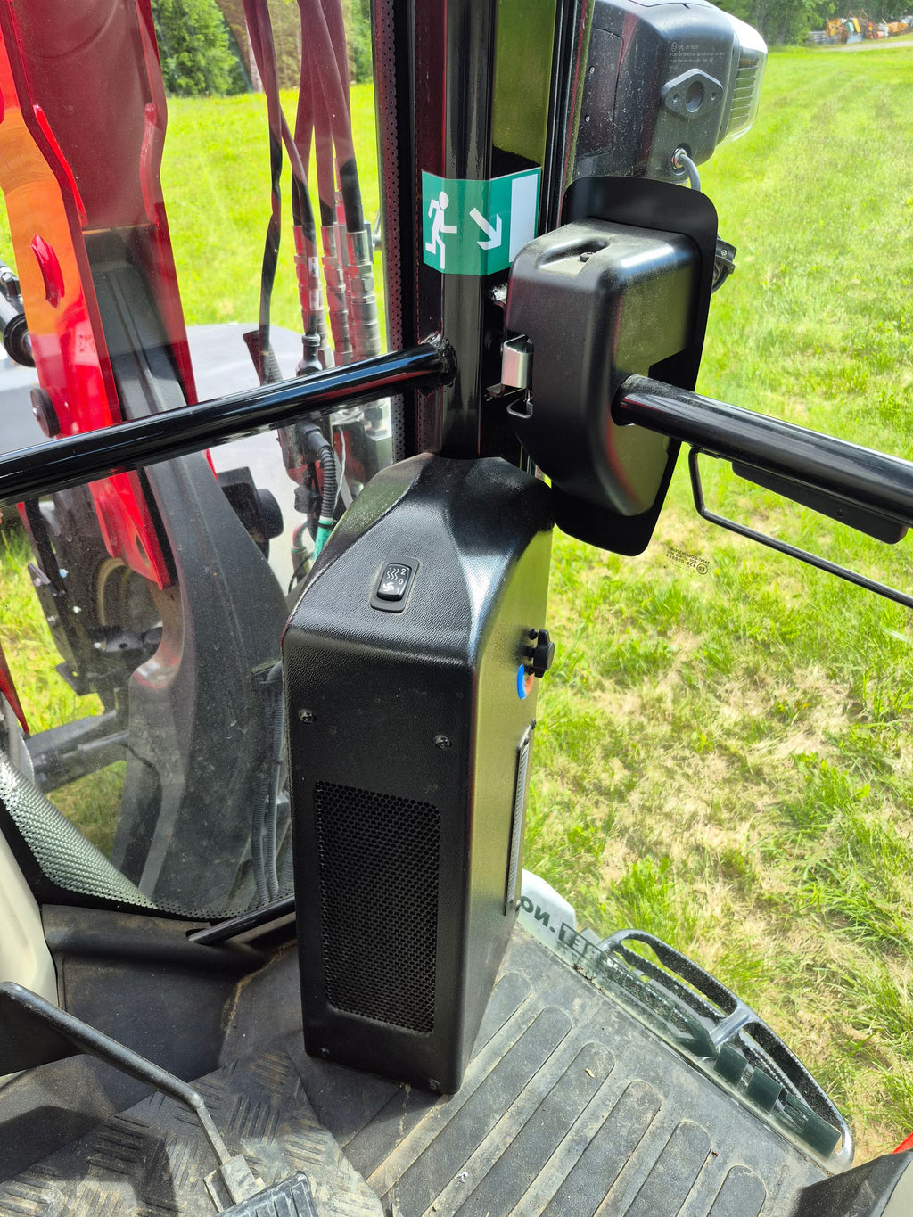Trator Massey Ferguson 5713S 2018
