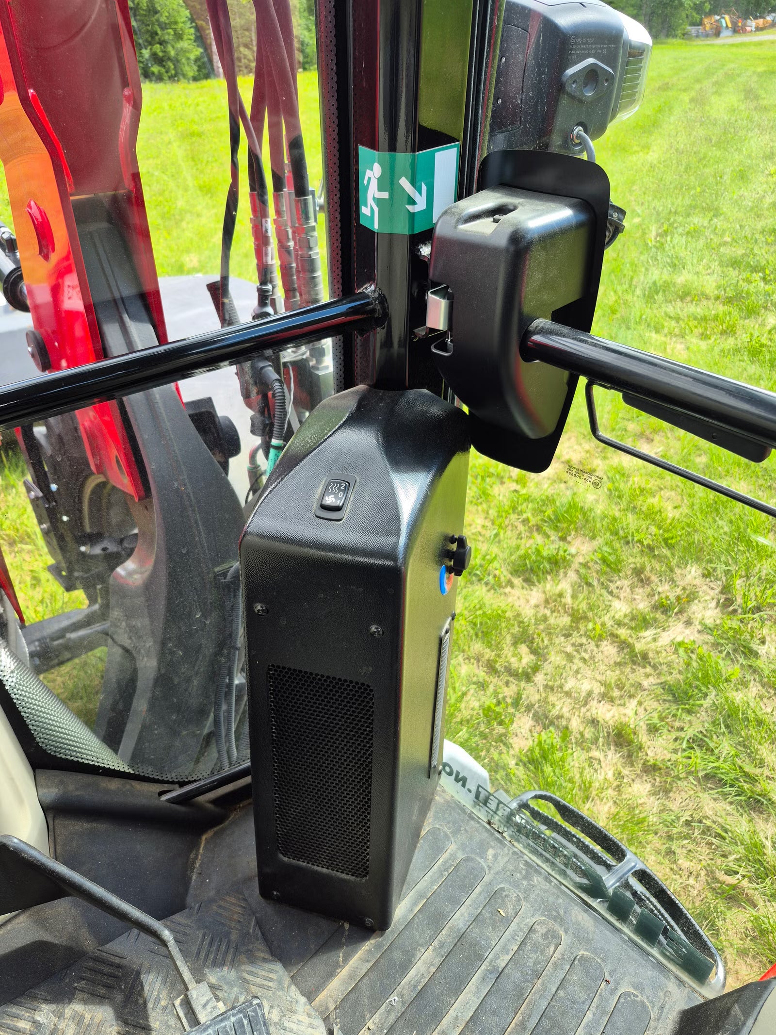 Trator Massey Ferguson 5713S 2018