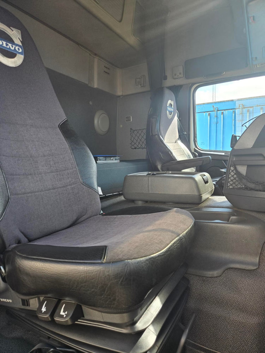 Camion Volvo FM330 4x2 - Ouverture latérale complète