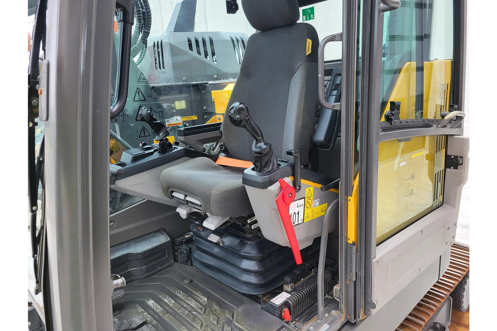 Pelle Volvo ECR235EL