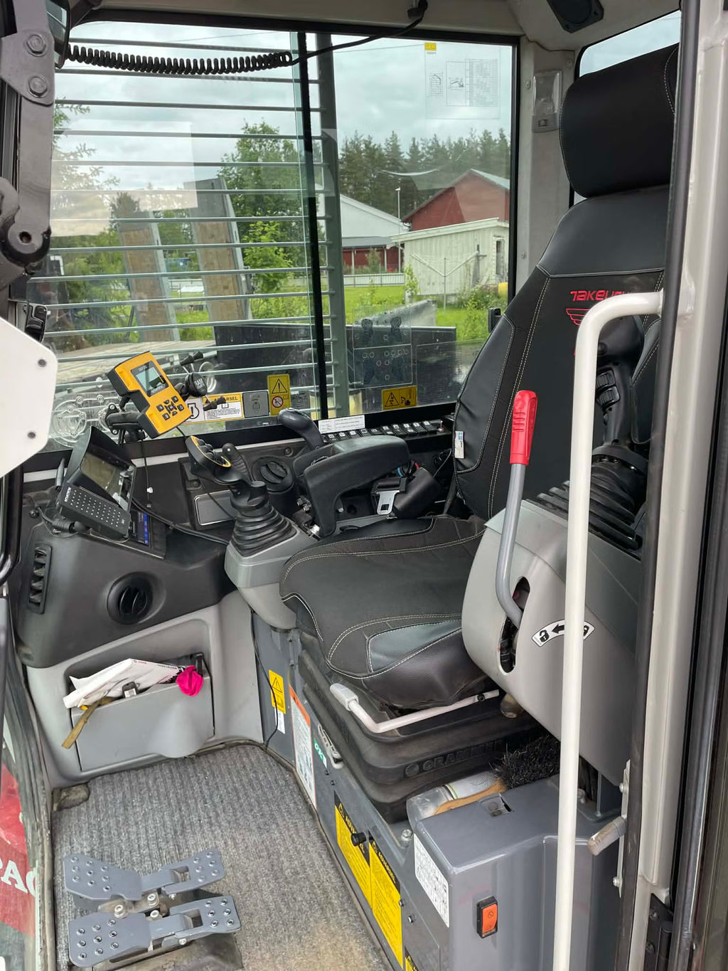 Pelle Takeuchi TB280FR
