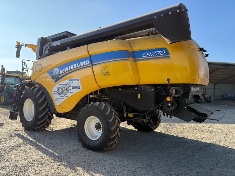 Moissonneuse-batteuse New Holland CH 7.70