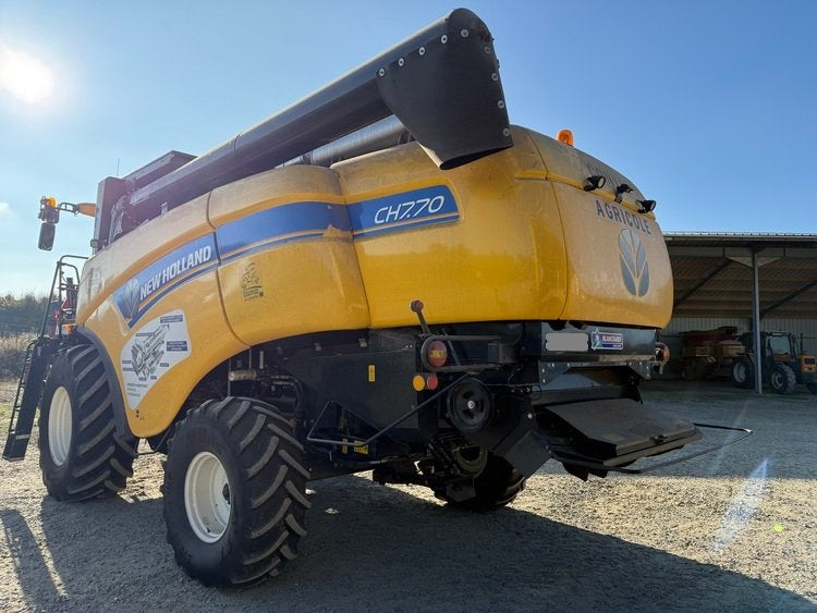 Moissonneuse-batteuse New Holland CH 7.70
