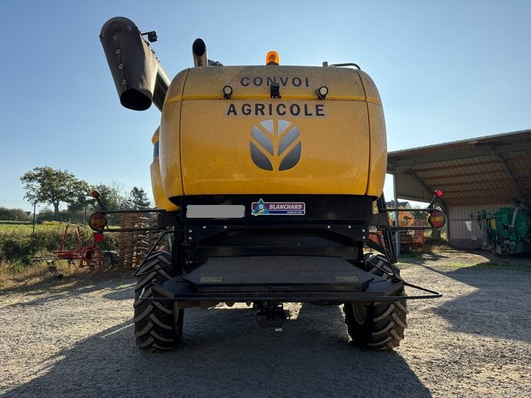 Moissonneuse-batteuse New Holland CH 7.70