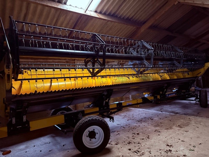 Moissonneuse-batteuse New Holland CH 7.70