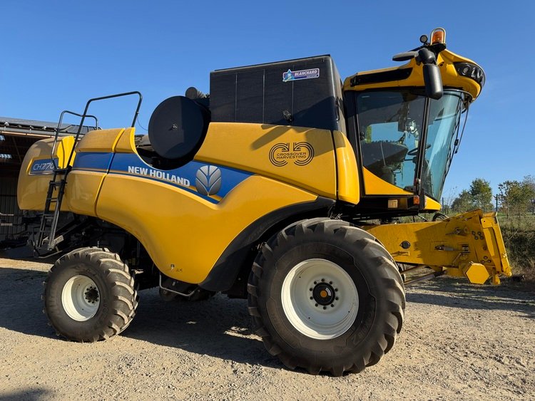 Moissonneuse-batteuse New Holland CH 7.70