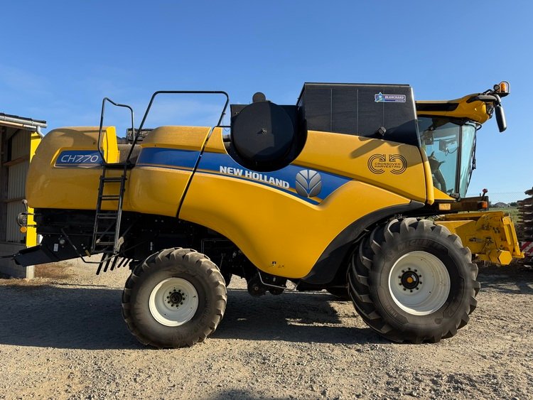 Moissonneuse-batteuse New Holland CH 7.70