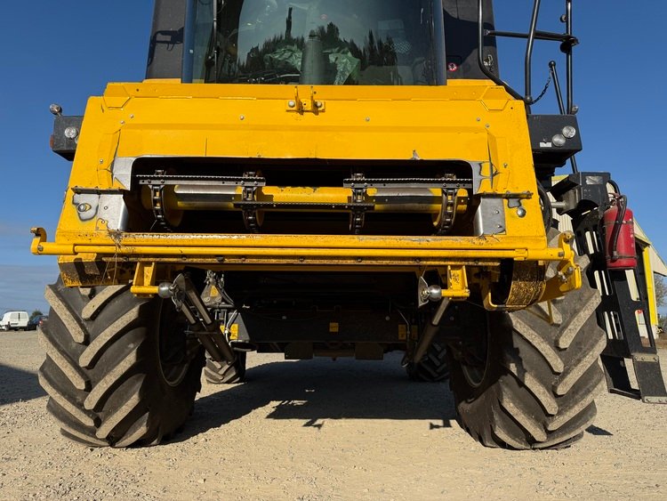 Moissonneuse-batteuse New Holland CH 7.70