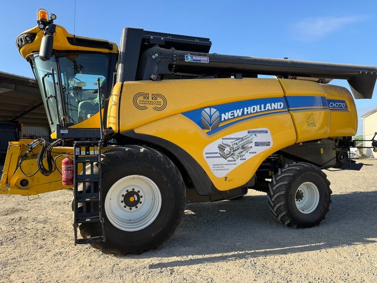 Moissonneuse-batteuse New Holland CH 7.70