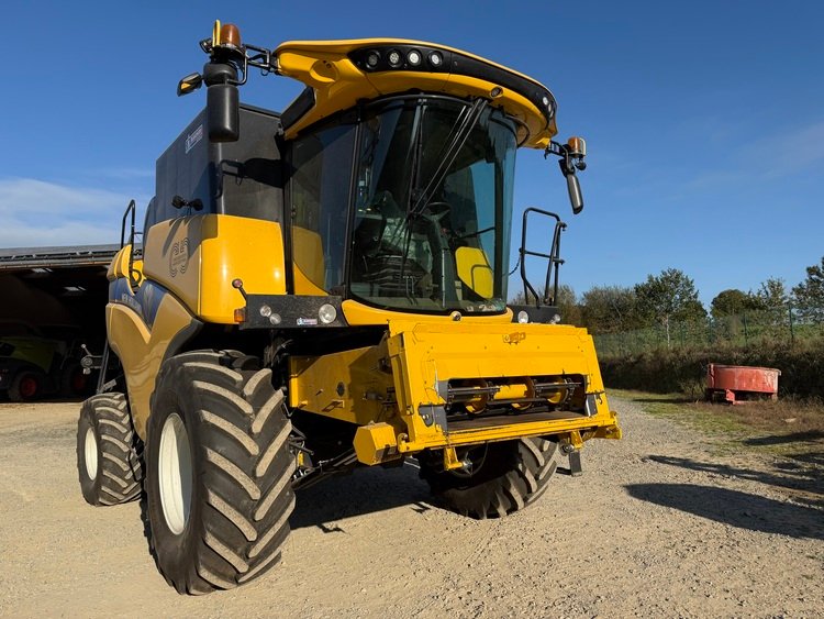 Moissonneuse-batteuse New Holland CH 7.70