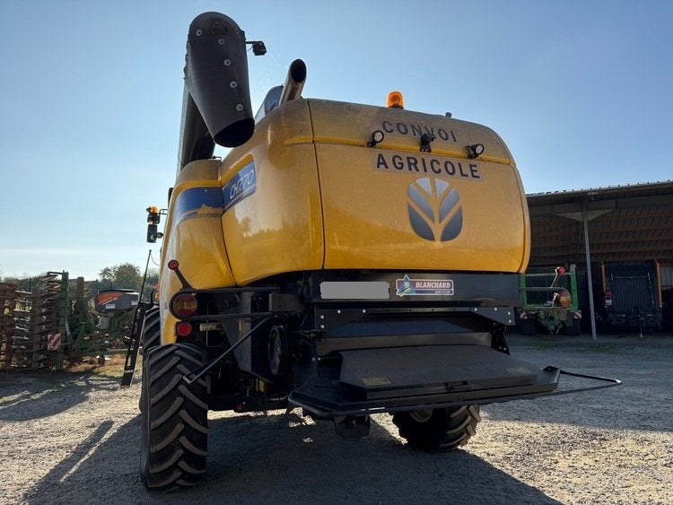 Moissonneuse-batteuse New Holland CH 7.70