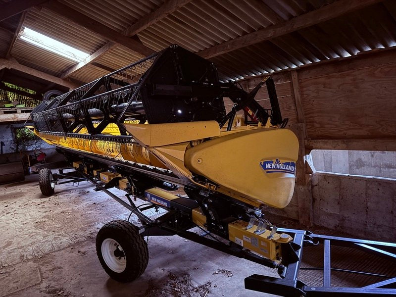 Moissonneuse-batteuse New Holland CH 7.70