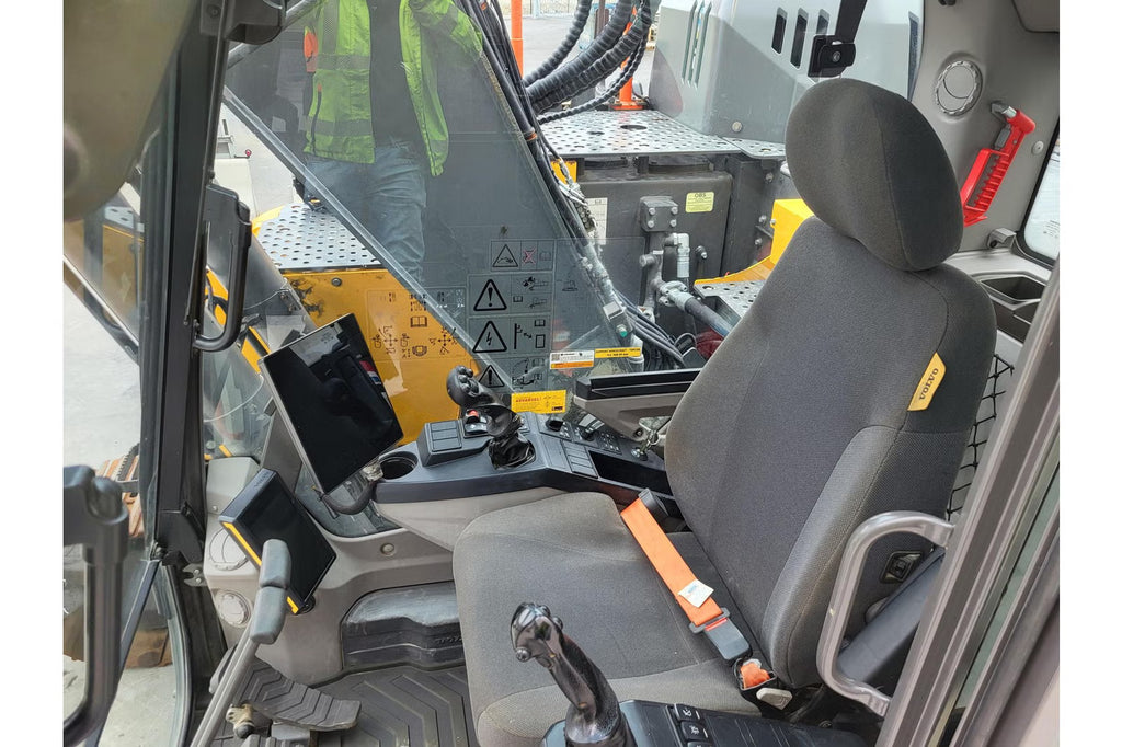 Pelle Volvo ECR235EL