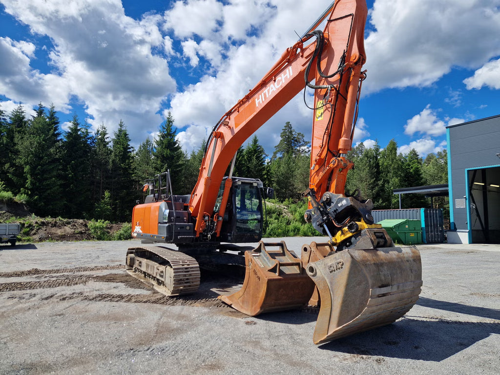 Pelle Hitachi ZX210LC-6