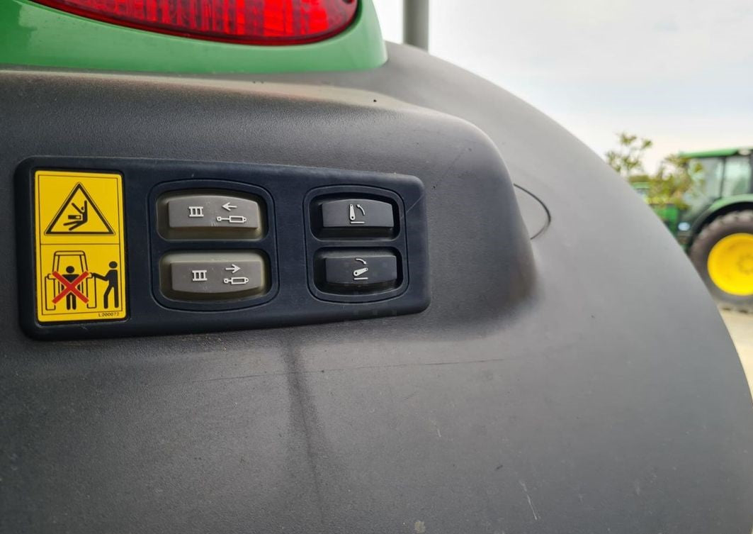 Tractor John Deere 6145R – 2015 – 4 320 horas