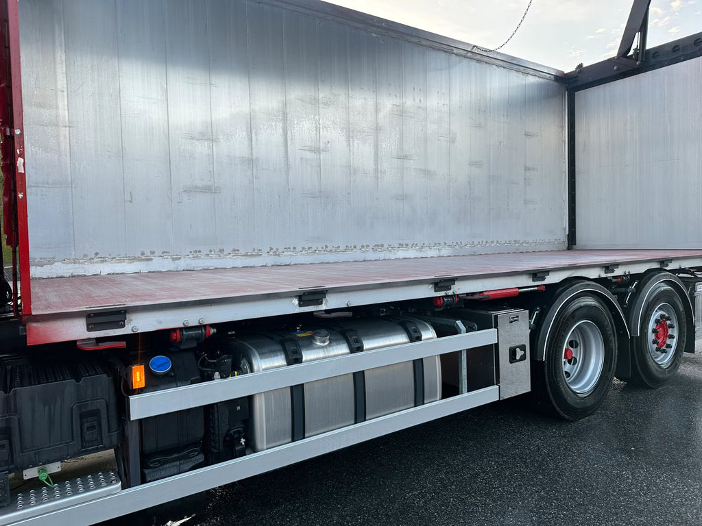 Camion à copeaux de bois Scania R590