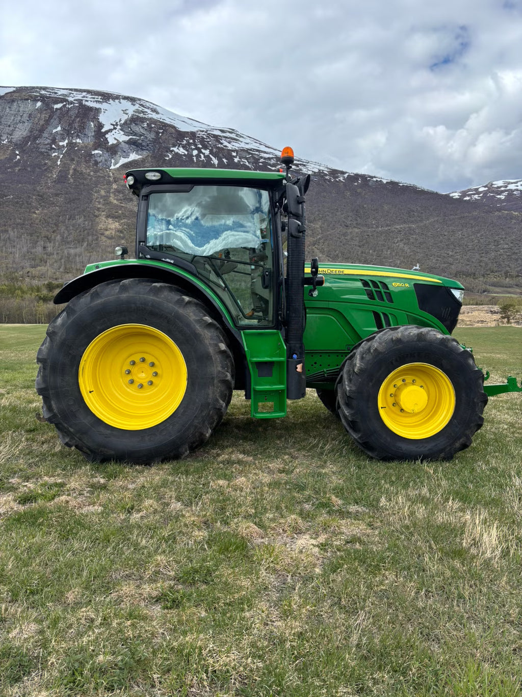 Trator John Deere 6150R