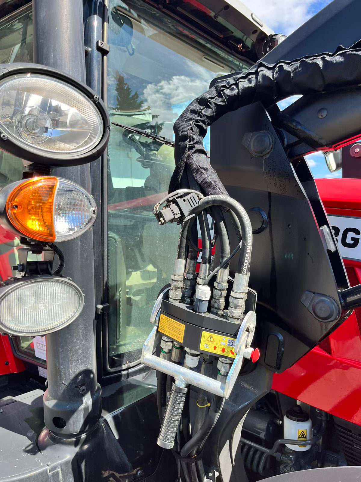Trator Massey Ferguson 6718 2020
