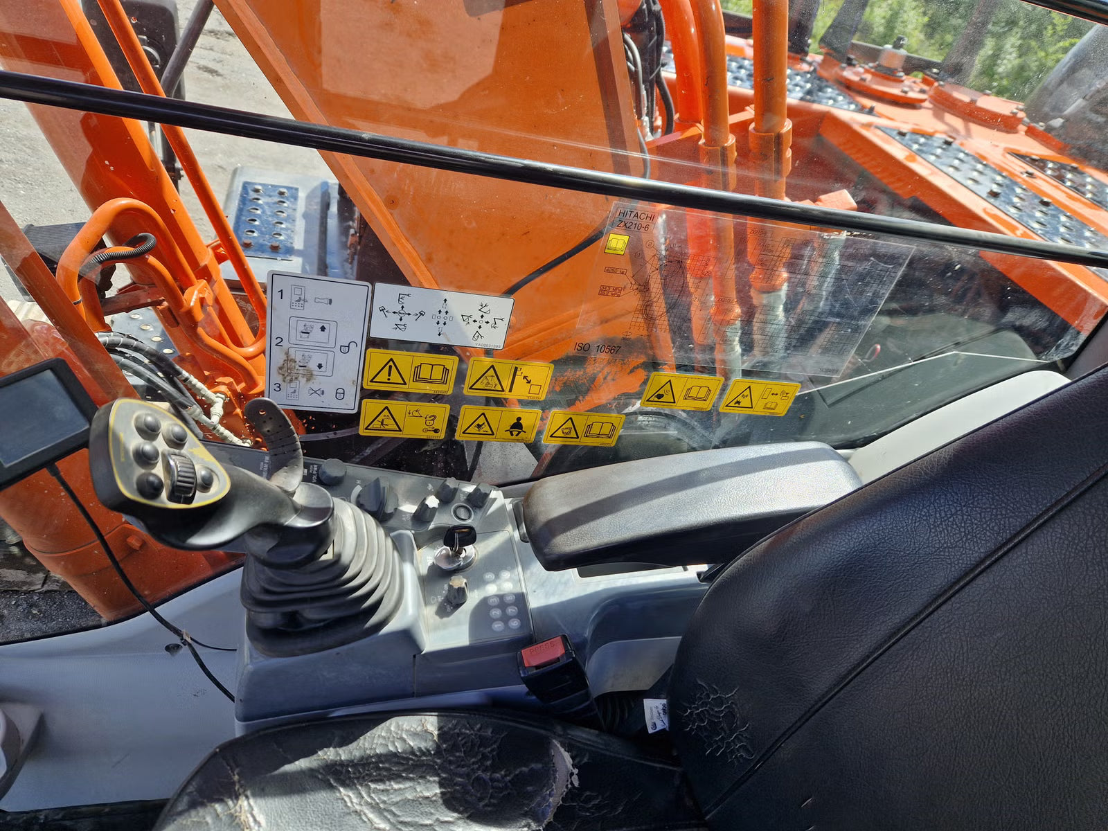 Pelle Hitachi ZX210LC-6