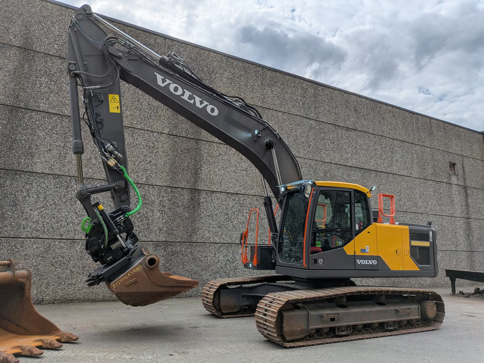 Pelle Volvo EC200E