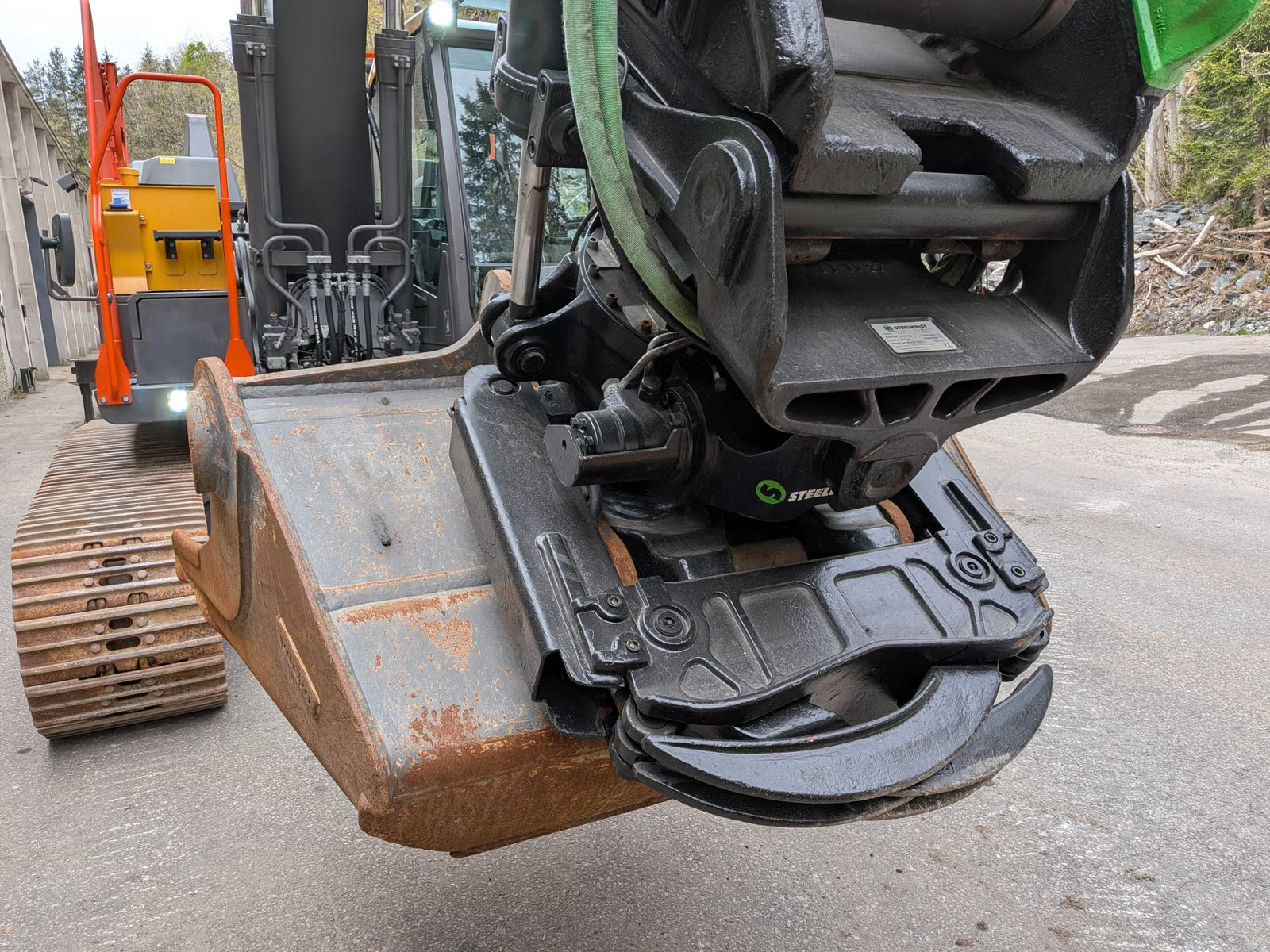 Pelle Volvo EC200E