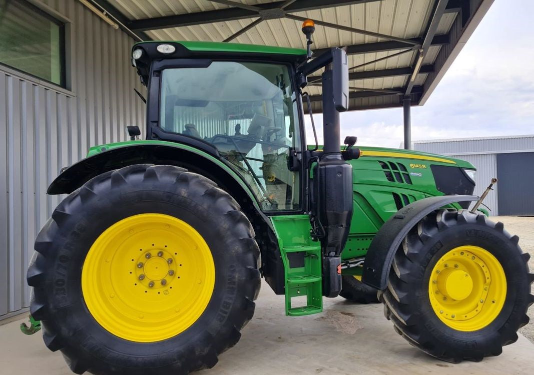 Tracteur John Deere 6145R – 2015 – 4 320 heures