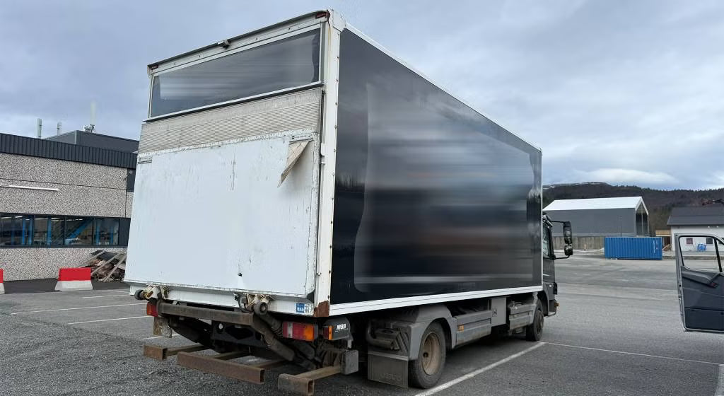 Camion Mercedes-Benz 818 L