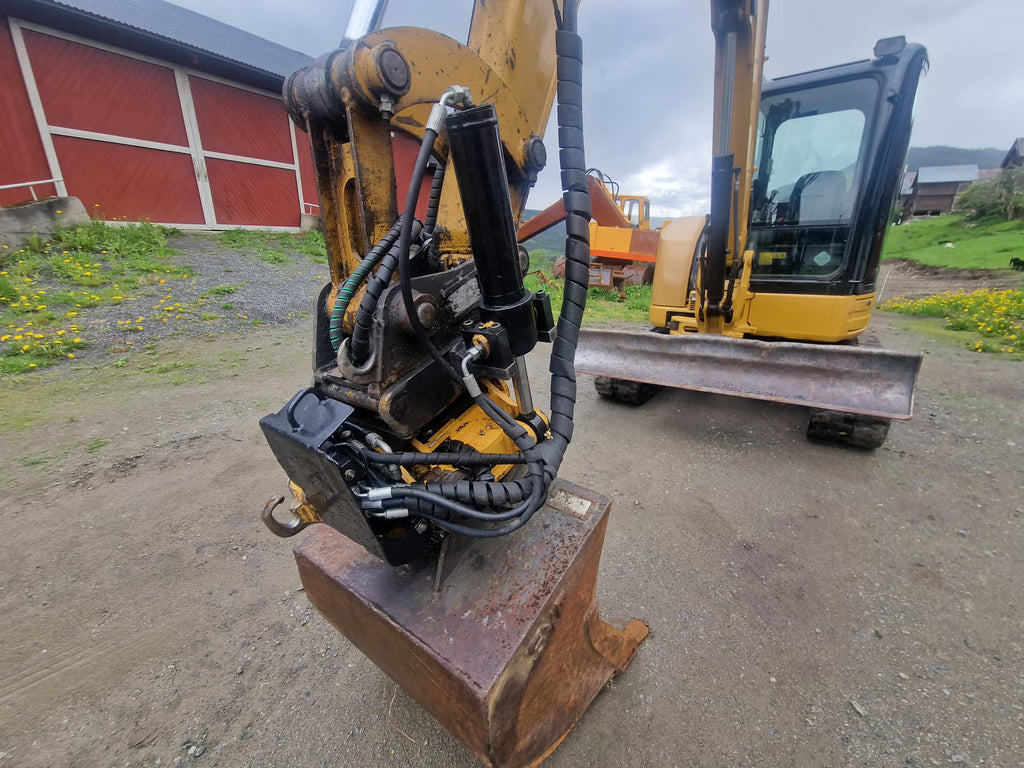 Mini Pelle Cat 304C CR + Godet rotor basculant
