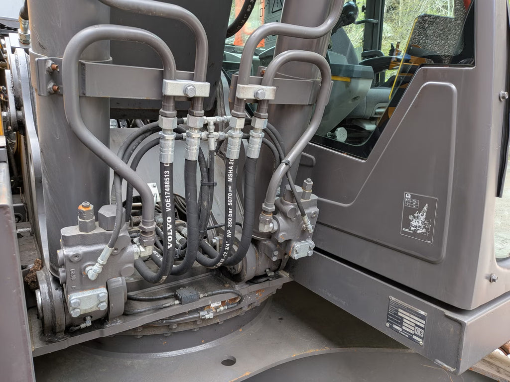 Pelle Volvo EC200E